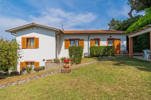 Impeccable 3-bed Apartment In Capoliveri