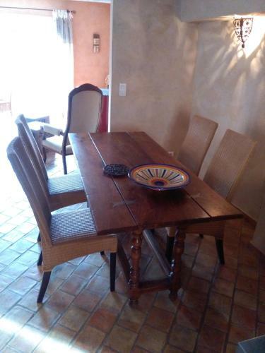 La Maison Derri�re La Fontaine