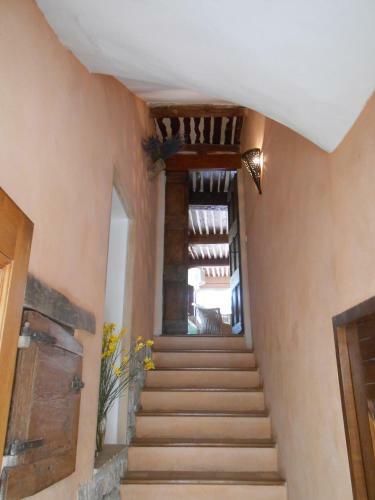 La Maison Derri�re La Fontaine