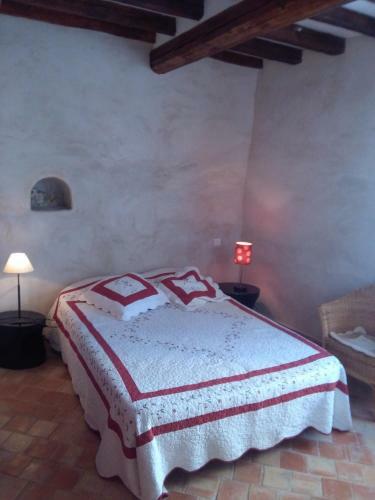 La Maison Derri�re La Fontaine
