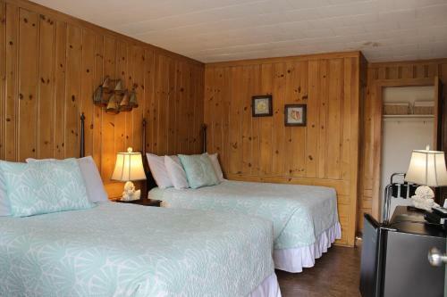 Town & Beach Motel