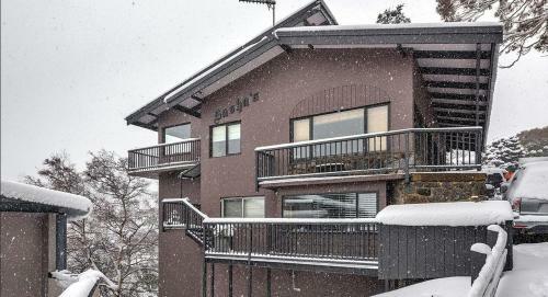 Modern Central Thredbo Apartment