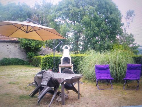La Croix Des Landes G�te Avec Piscine � Chouvigny