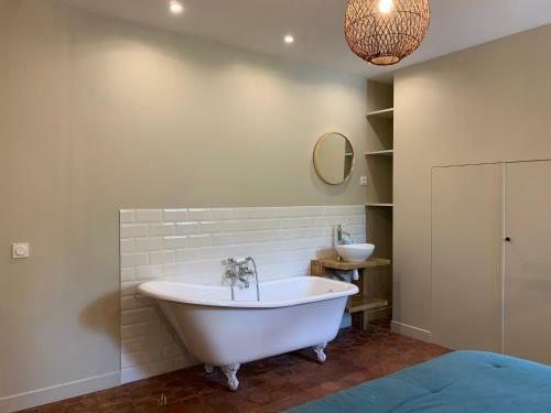 Le Grand Monnet - G�te - Wifi - Parking -16 Personnes