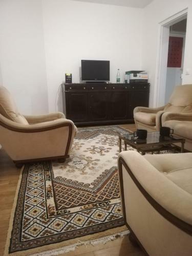 Remarkable 2-bed Apartment In Croissy