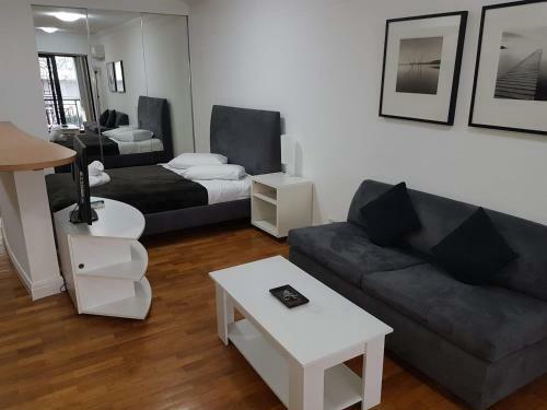 Accommodation Sydney Potts Point Studio Apartment With Balcony