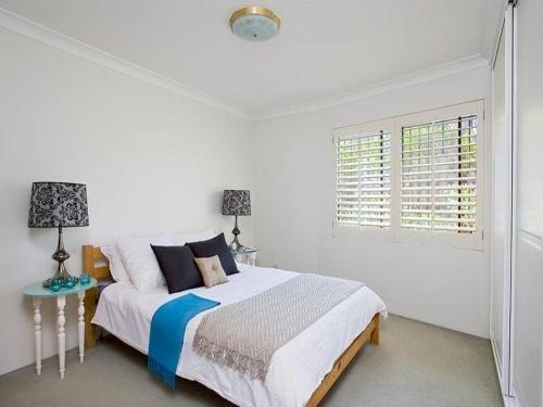 Spacious 3 Bed 2 Bathroom Apartment With Parking