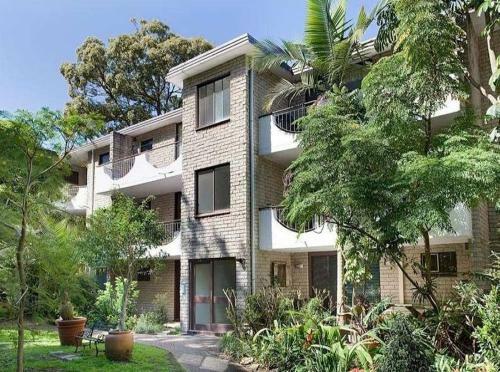 Spacious 3 Bed 2 Bathroom Apartment With Parking
