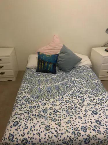 Spacious 3 Bed 2 Bathroom Apartment With Parking