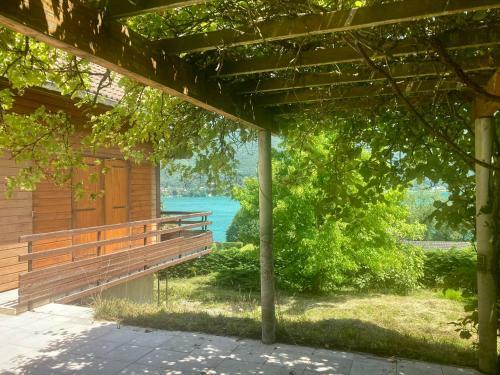 Villa Traditionnelle Avec Vue Sur Le Lac D'annecy