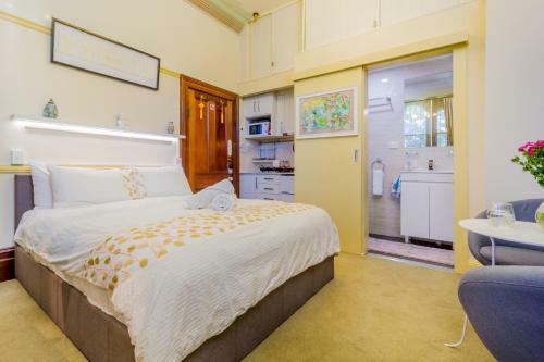 Superb Surry Hills Studio Room - Great Location