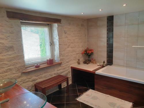 Hostal Les �curies