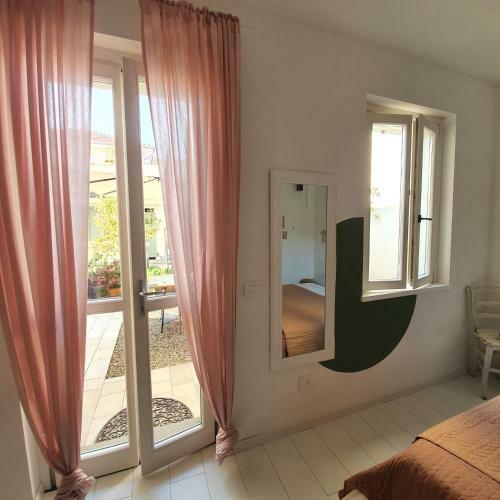 Hostal Malpensa - Independent Double Room & Bathroom
