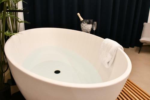 Hostal Nu House Rooms & Apartments