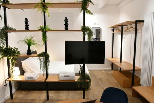Hostal Nu House Rooms & Apartments