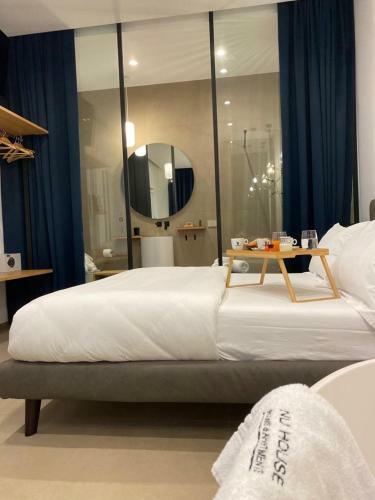 Hostal Nu House Rooms & Apartments