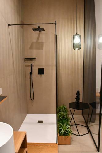Hostal Nu House Rooms & Apartments