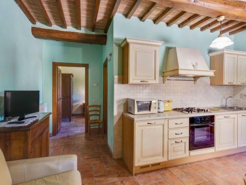 Attractive Apartment In Casole D'elsa With Swimming Pool