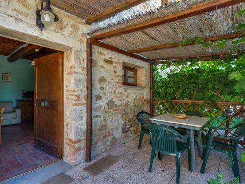 Attractive Apartment In Casole D'elsa With Swimming Pool
