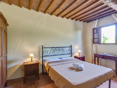 Attractive Apartment In Casole D'elsa With Swimming Pool