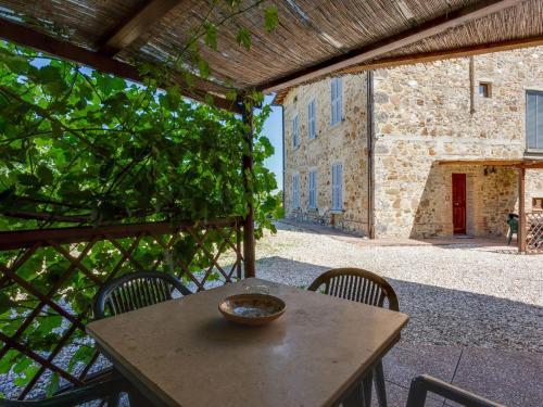 Attractive Apartment In Casole D'elsa With Swimming Pool