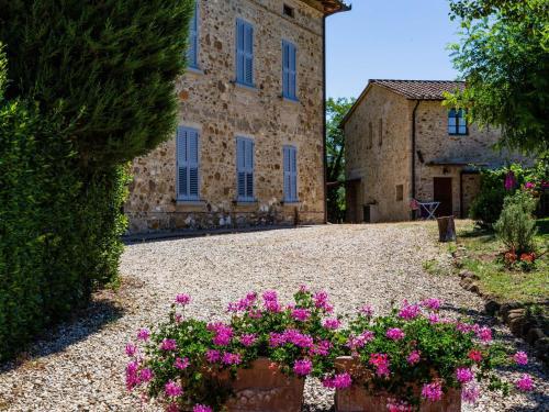 Attractive Apartment In Casole D'elsa With Swimming Pool