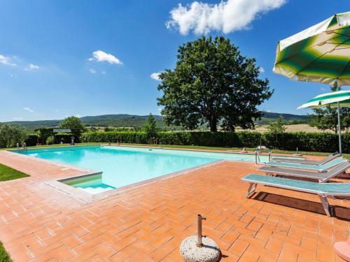Attractive Apartment In Casole D'elsa With Swimming Pool
