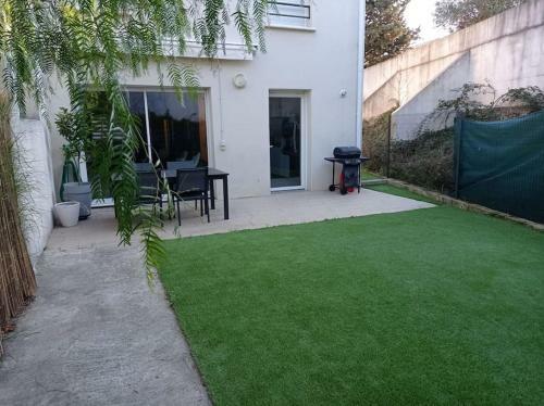 Maison De Ville Calme Avec Terrasse Et Jardin
