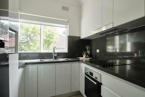 Garden Apartment - Short Walk To Harbour Bridge