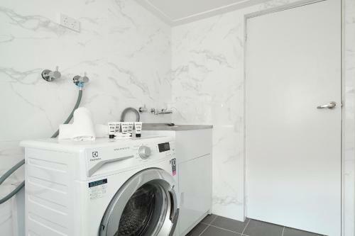 Garden Apartment - Short Walk To Harbour Bridge