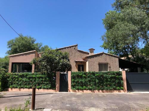 La Roquebrussanne Villa Ind�pendante - 2 Chambres