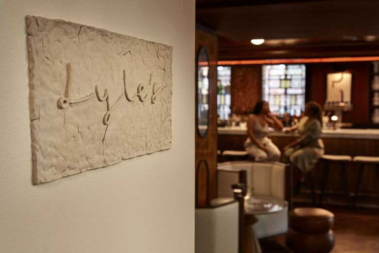 Hotel Carlyle Suites