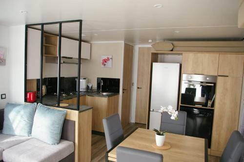 Mobile Home Ouireves Pn1351 Facing The Mediterranean