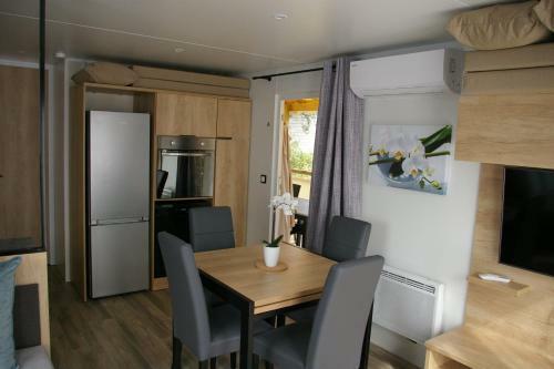 Mobile Home Ouireves Pn1351 Facing The Mediterranean