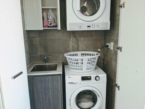 Apartamento Luxury 3-bed 2-bath, Balcony, With Pool Included, No Parties!
