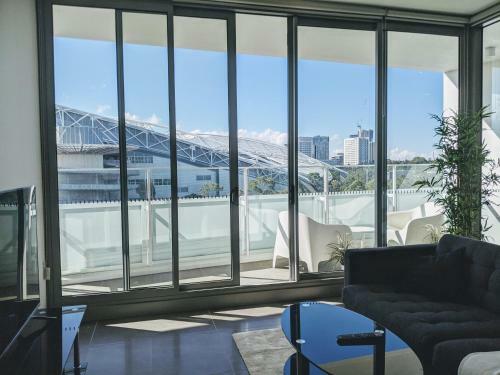 Apartamento Luxury 3-bed 2-bath, Balcony, With Pool Included, No Parties!