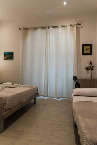 Hostal Lungomare Rooms