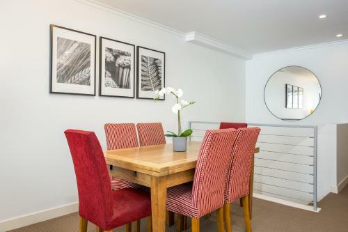 Madecomfy Executive And Stylish Inner-city Apartment