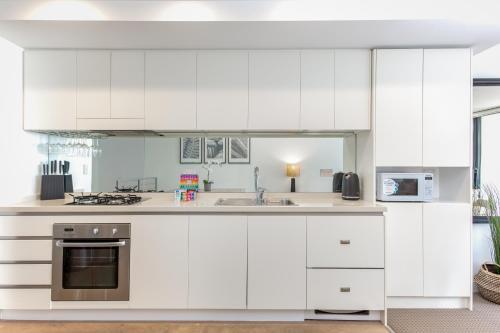 Madecomfy Executive And Stylish Inner-city Apartment