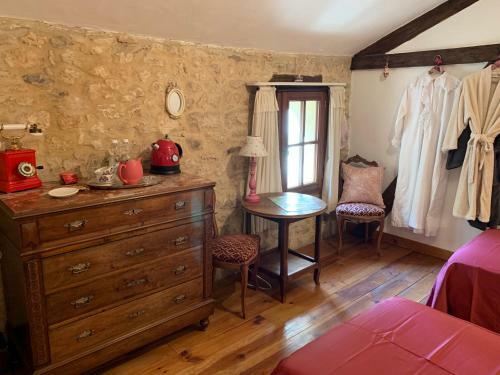 Hostal Ferme De Tayac - Charme Avec Pool