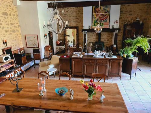 Hostal Ferme De Tayac - Charme Avec Pool