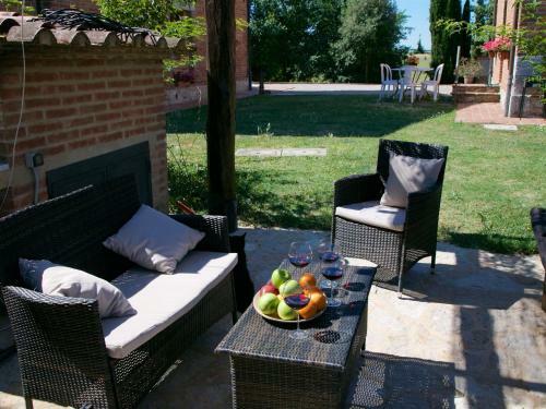 Gorgeous Farmhouse With Pool In Castelnuovo Berardenga