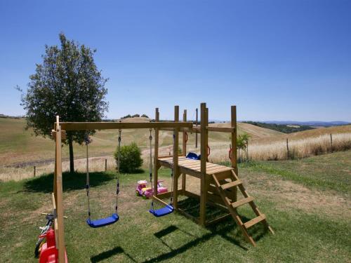 Gorgeous Farmhouse With Pool In Castelnuovo Berardenga