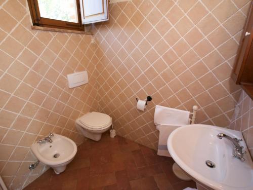 Gorgeous Farmhouse With Pool In Castelnuovo Berardenga