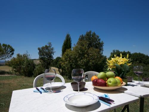 Gorgeous Farmhouse With Pool In Castelnuovo Berardenga