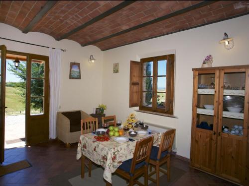 Gorgeous Farmhouse With Pool In Castelnuovo Berardenga