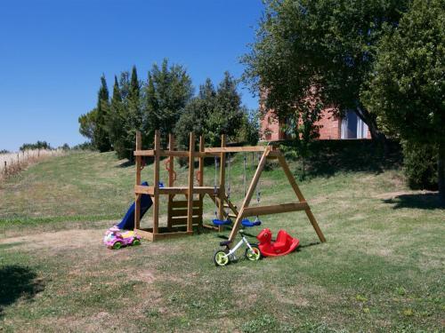 Gorgeous Farmhouse With Pool In Castelnuovo Berardenga