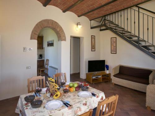 Gorgeous Farmhouse With Pool In Castelnuovo Berardenga