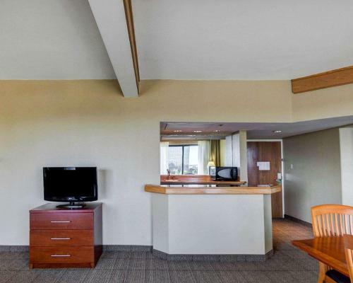 Holiday Inn Express Hotel And Suites Plano East