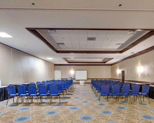 Holiday Inn Express Hotel And Suites Plano East